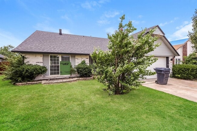 Building Photo - 10025 S Linn Ave