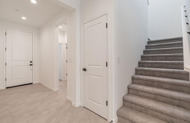 Building Photo - New Tesoro Viejo home with 3 bedrooms, 3 b...