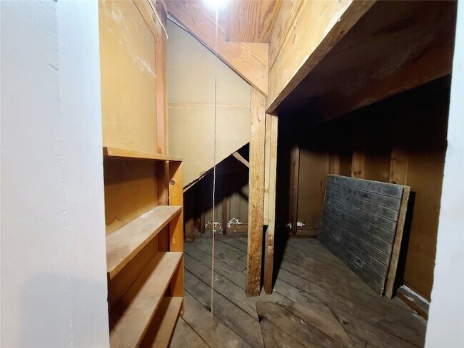 Building Photo - 5920 La Vista Dr