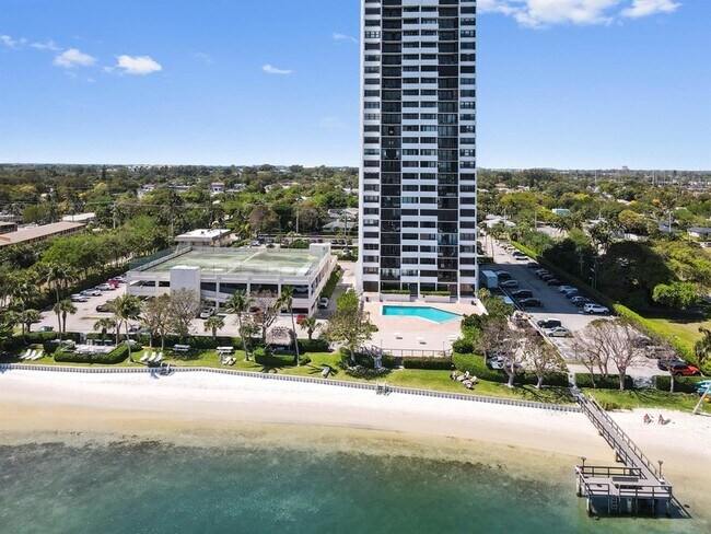 Building Photo - 5600 N Flagler Dr