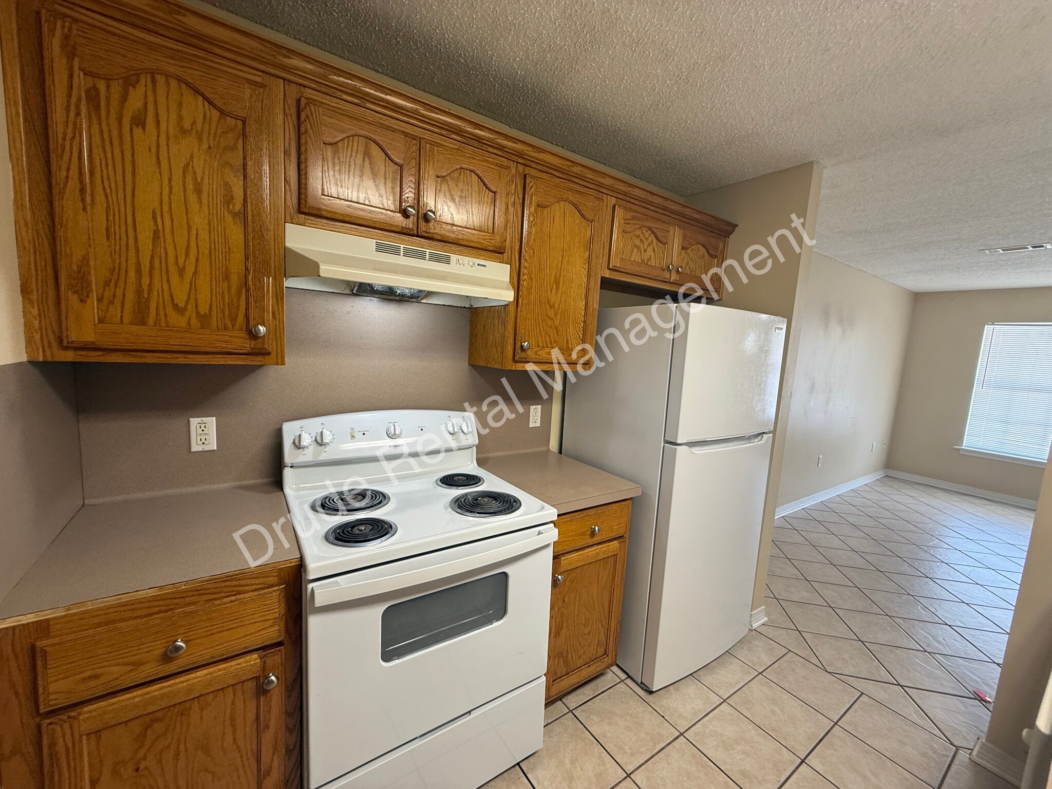 Building Photo - 508 Cedar Ln