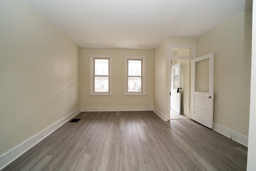 Building Photo - 407 S Claymont St