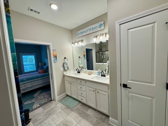 Building Photo - 176 Arazzo Wy