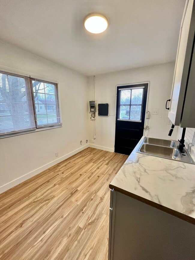 Building Photo - New Listing! 3 bedroom House!