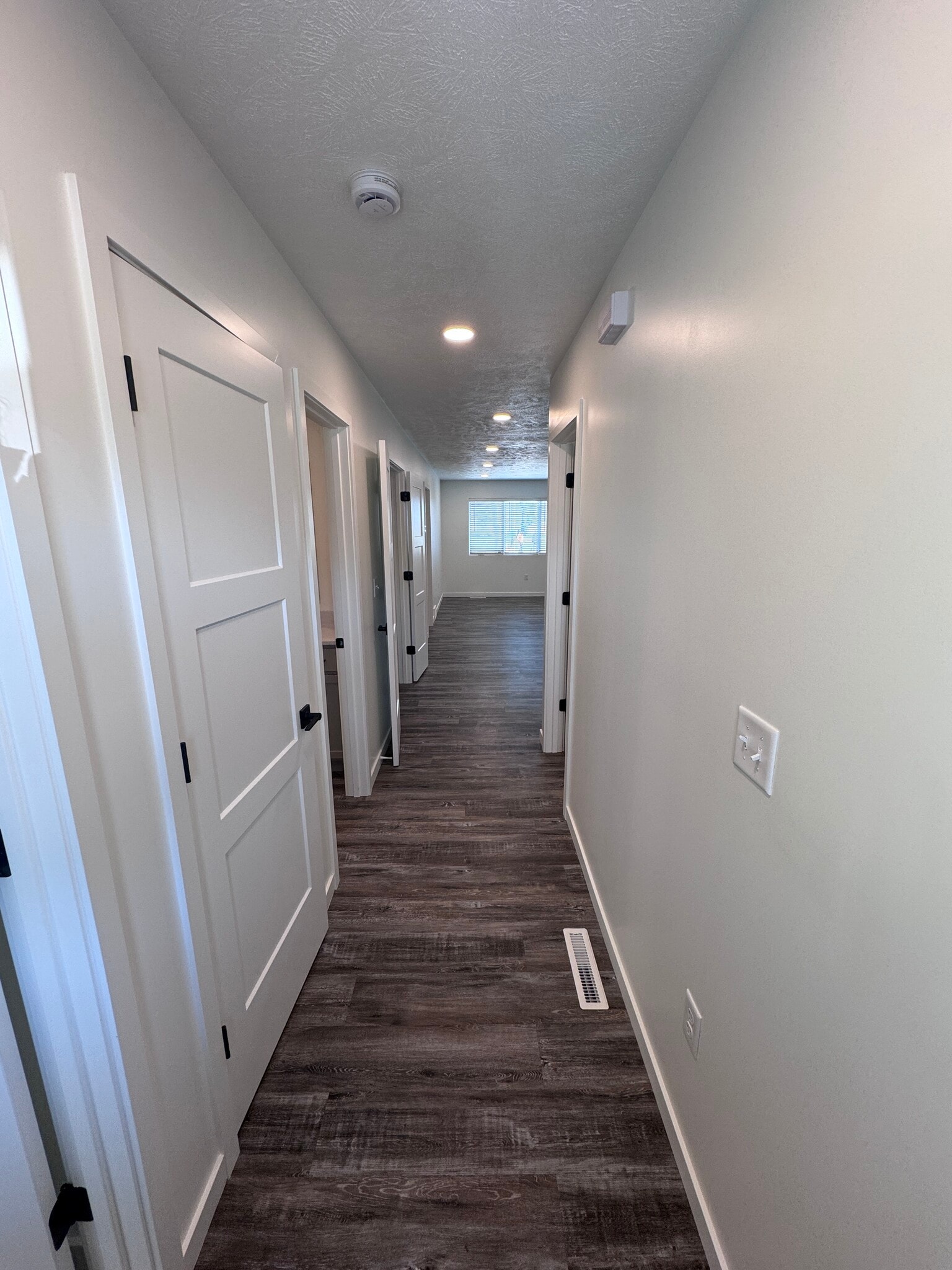 Building Photo - 202 E Plum St