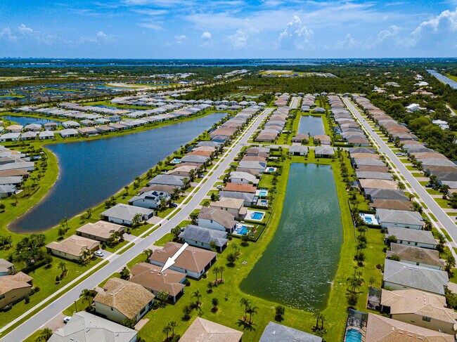 Building Photo - 740 S E Boboli Way