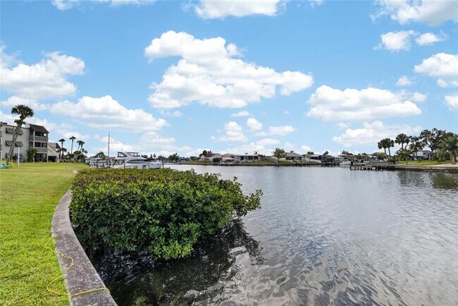 Building Photo - 1028 Apollo Beach Blvd