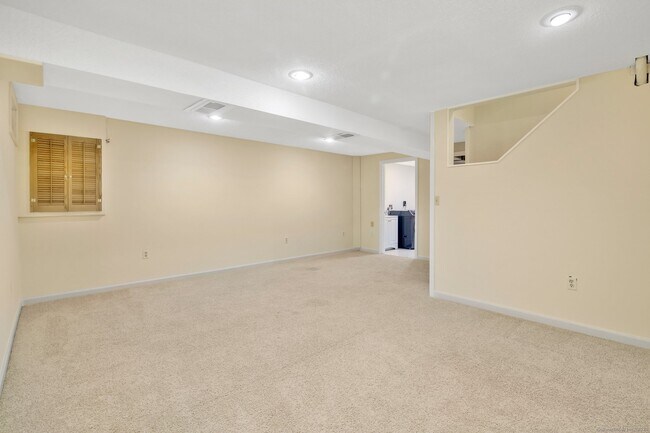 Building Photo - 94 Oak Ridge Dr