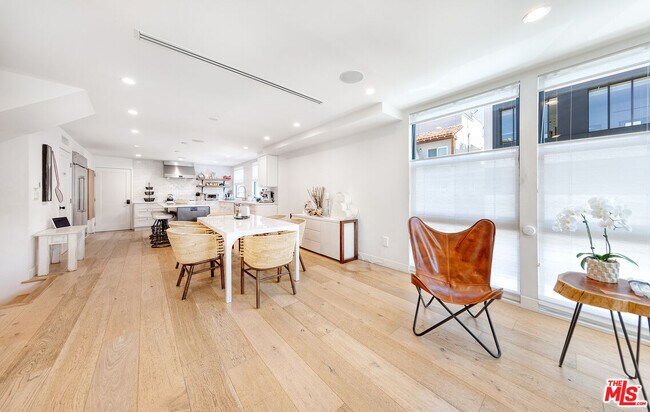 Building Photo - 5317 Pacific Ave