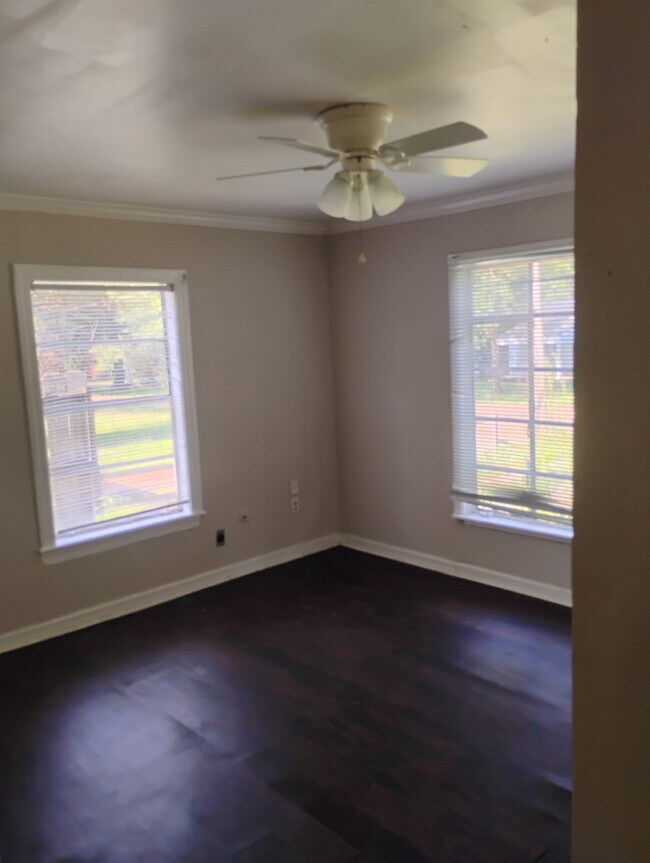 Building Photo - 3190 Charleston Dr
