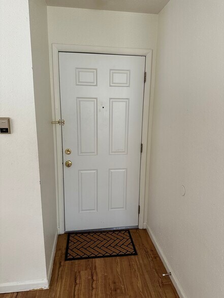 Building Photo - 926 James Ct