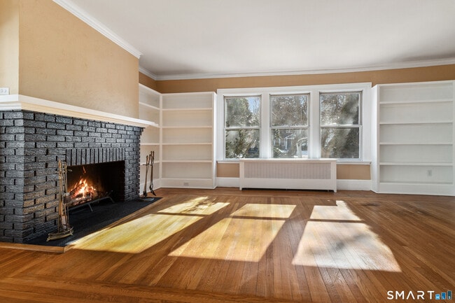 Building Photo - 1955 Chapel St