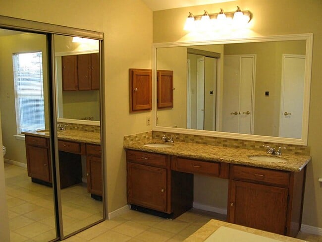 Building Photo - 7659 Alcomita Dr