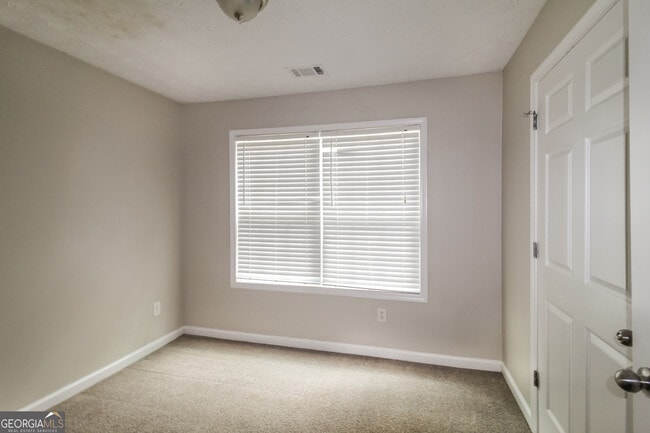 Building Photo - 30 Shenandoah Dr