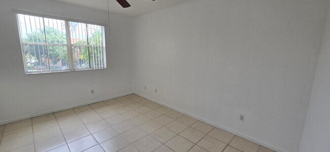 Building Photo - 4942 Leeward Ln