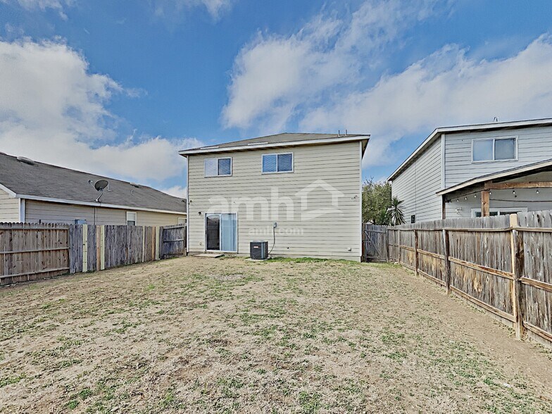 Building Photo - 9306 Pacific Maple