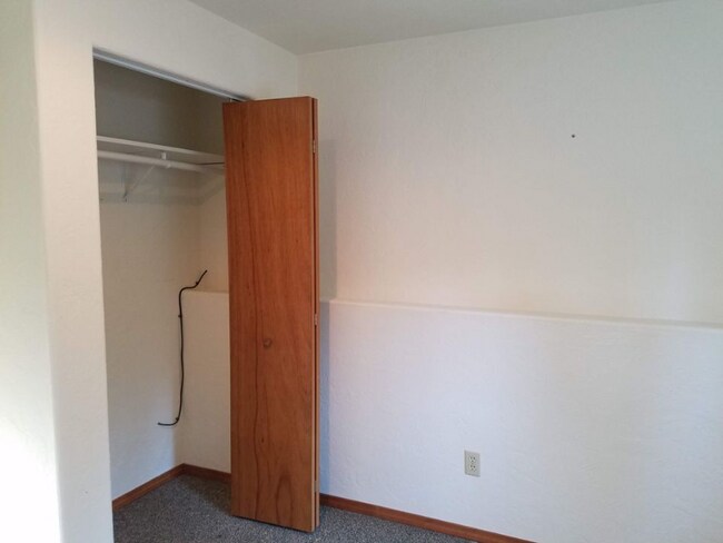Building Photo - 28413 N Selkirk View Dr