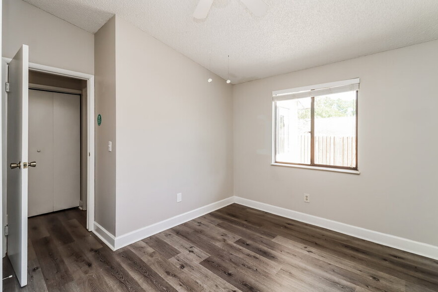 Building Photo - 7511 Breezewood Ct