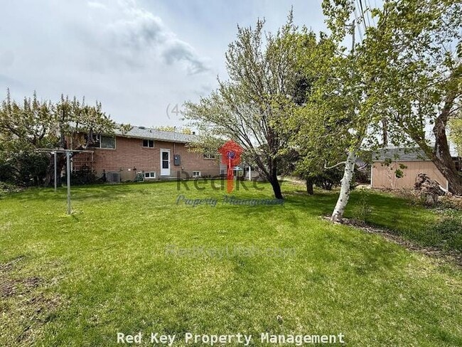 Building Photo - Stansbury Ave Duplex