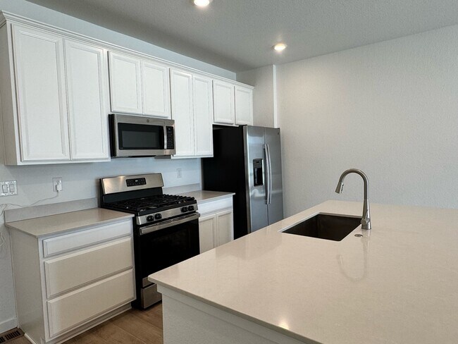 Building Photo - 7348 W Asbury Dr