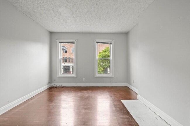 Building Photo - 285-287 E Whittier St
