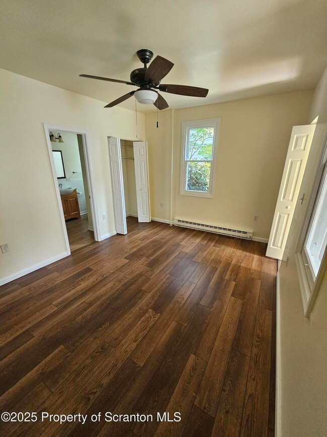 Building Photo - 1042 Taylor Ave