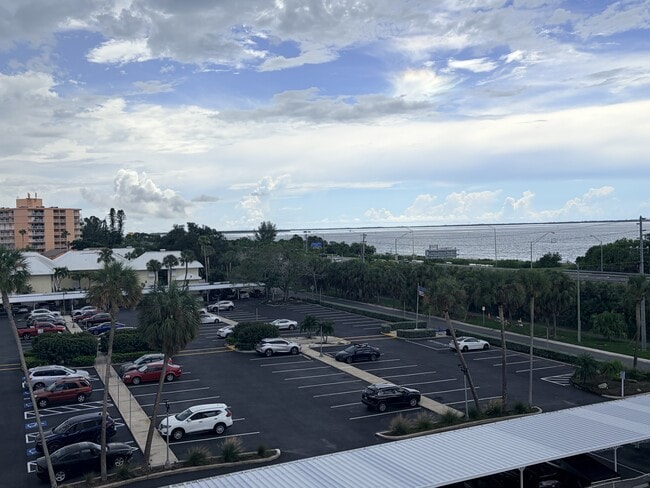 Building Photo - 7100 Sunshine Skyway Ln S