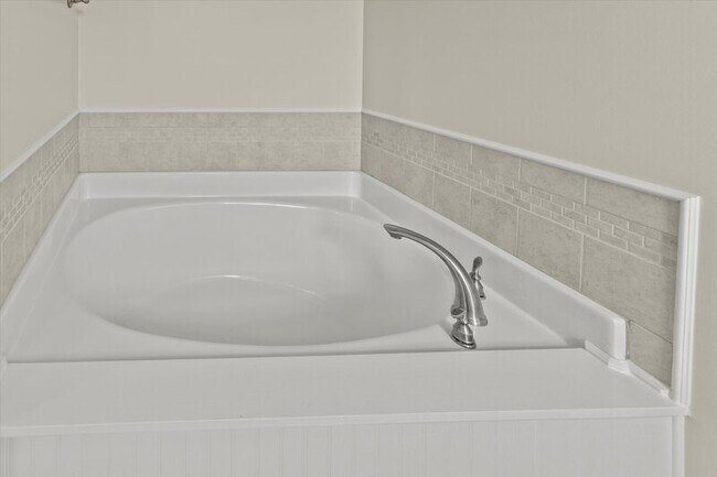 Building Photo - 2525 Millwood Cir SE