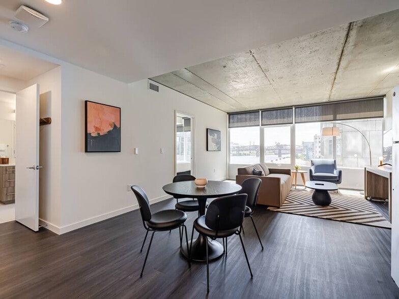 Building Photo - 1550 NW Naito Pkwy