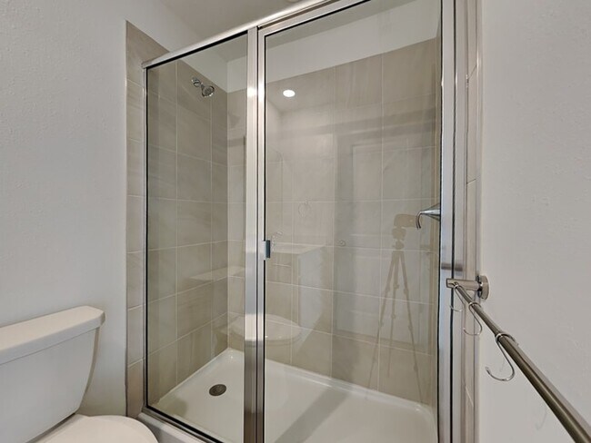 Building Photo - Base rent $1,821.00 plus $29.00 RBP Total ...