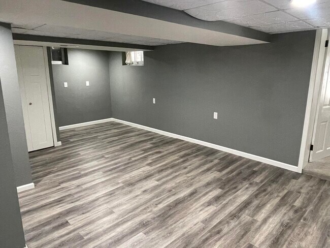 Building Photo - 5100 N Idlewild Ave