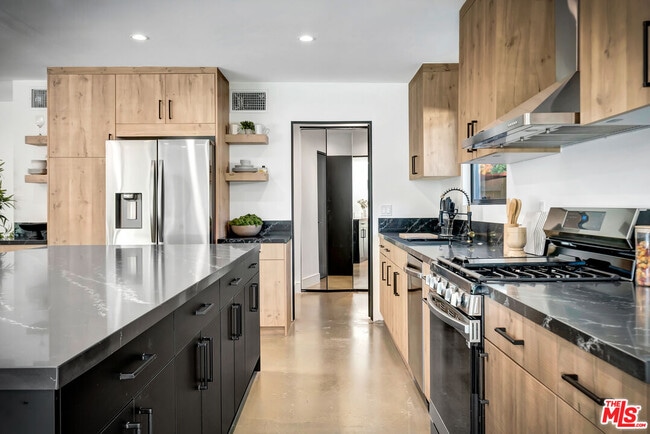 Building Photo - 6236 Sale Ave