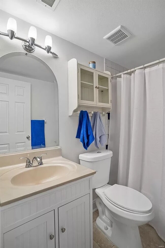 Building Photo - 700 Ridgeside Dr