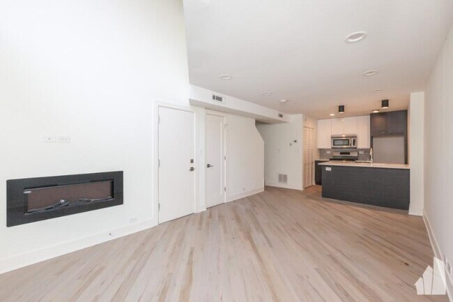 Building Photo - 0 bedroom in Chicago IL 60613