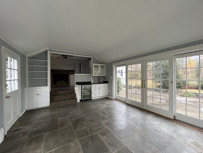 Building Photo - Cool Updated Historic 4/3.5 Farmhouse in Bethesda on Private, 1.5 Acre Lot