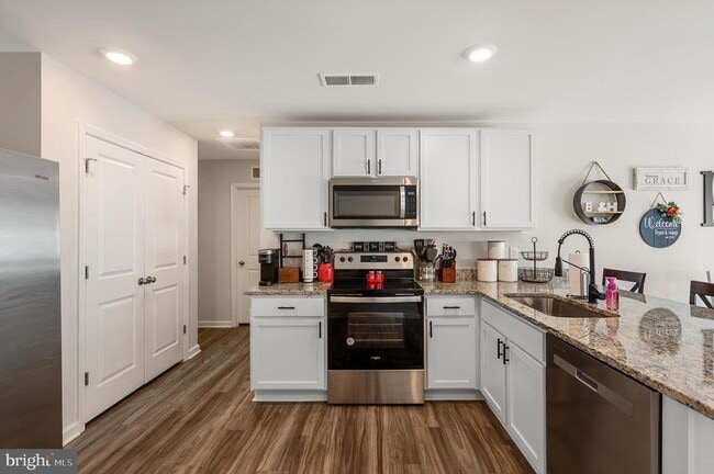 Building Photo - 171 Centergate Dr