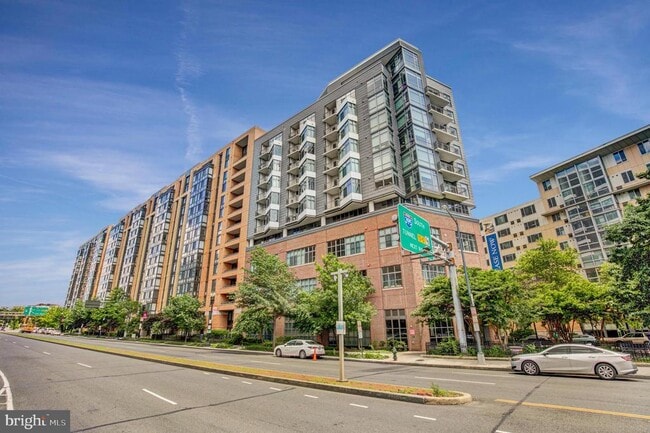 Building Photo - 460 New York Ave NW