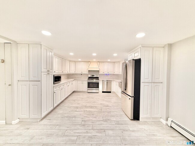 Building Photo - 36 Center Dr