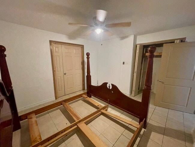 Building Photo - 1503 Chicago St