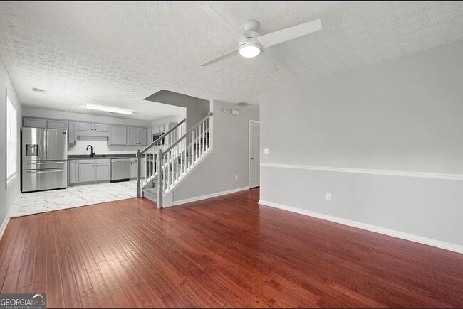 Building Photo - 3040 Village Run Dr