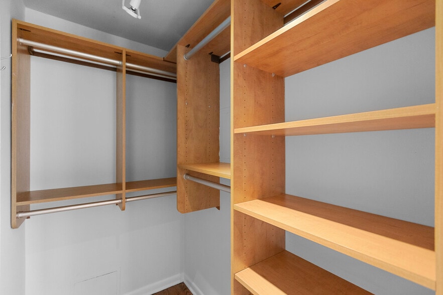 Building Photo - 1340 N Dearborn St