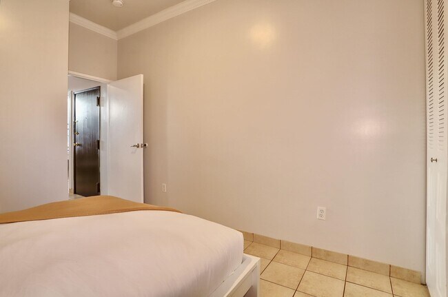 Building Photo - 208 48th St