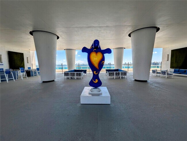 Building Photo - 1800 N Bayshore Dr