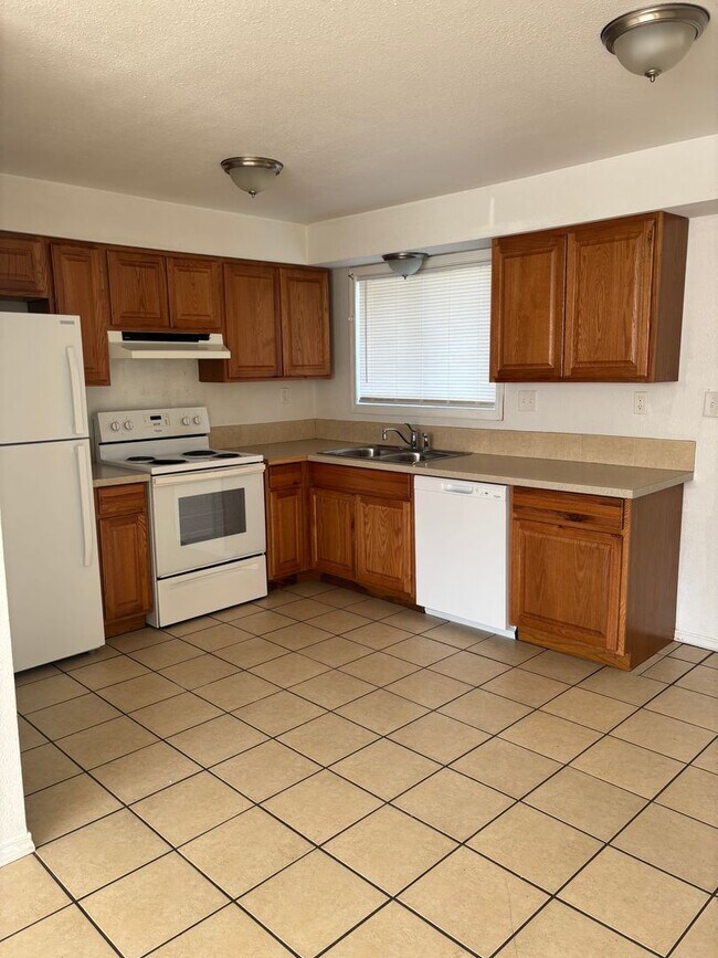 Building Photo - SFH B 107 - Wilson Lane Duplex