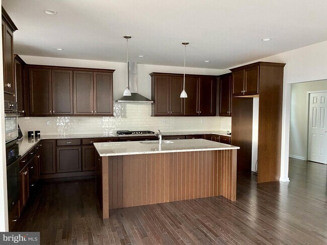 Building Photo - 730 Houston St