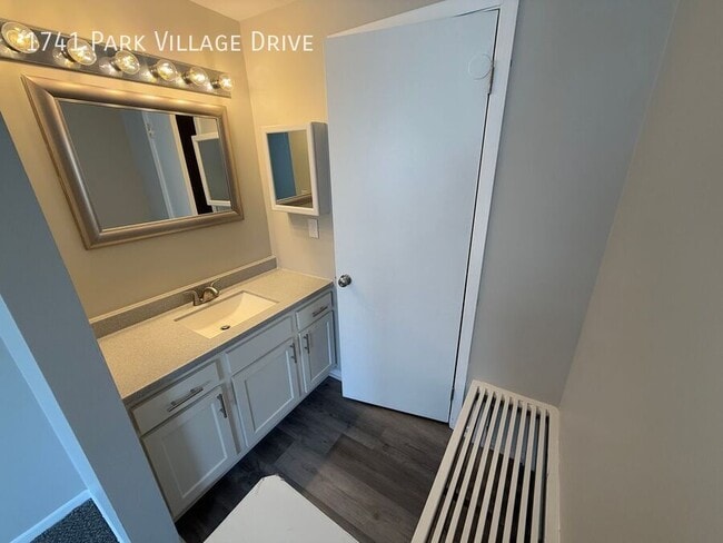 Building Photo - 1741 Park Village Dr
