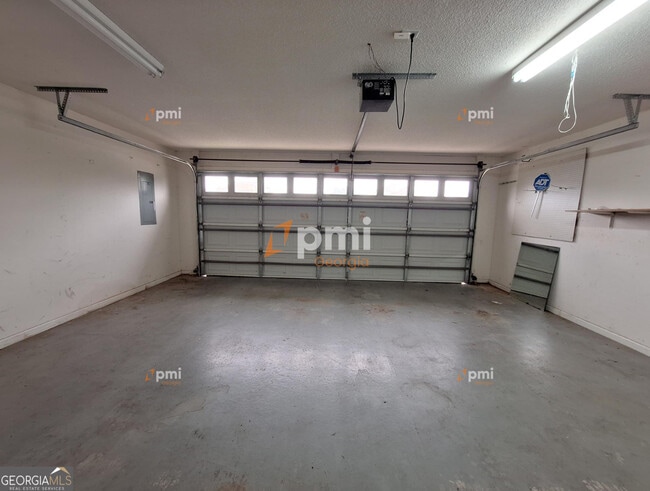 Building Photo - 204 Westcliff Center St
