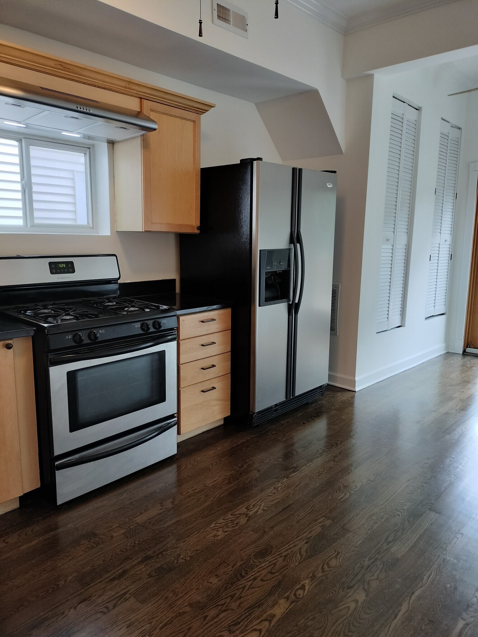 Kitche/dining room - 3046 N Leavitt St