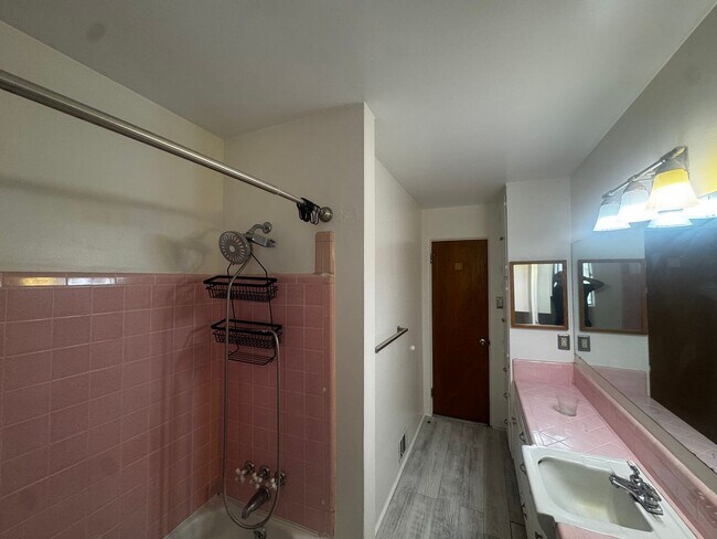 Building Photo - 3 Bed / 2 Bath Home Near Jerry Cline Park & Tennis Courts