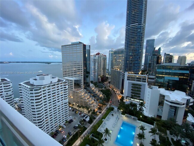 Building Photo - 950 Brickell Bay Dr